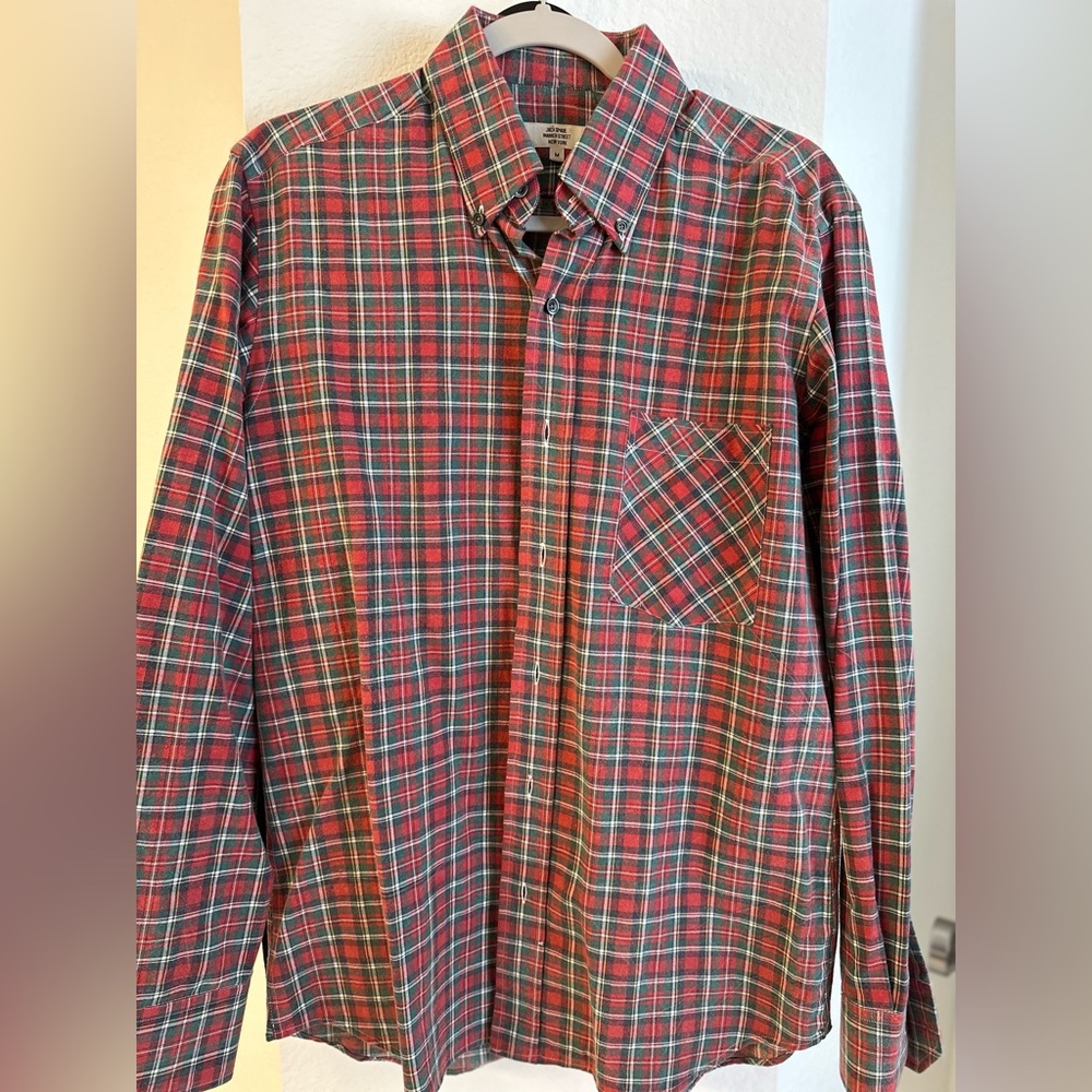 Men’s Button Down Shirt - Sz M - Excellent Condition